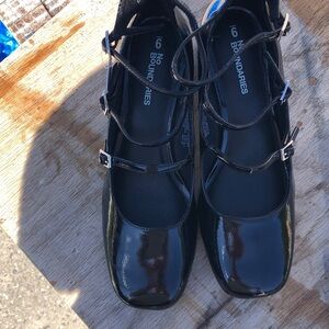 NWT Black Patten leather Mary Jane Style  Block Heel Ankle Strap Size 9